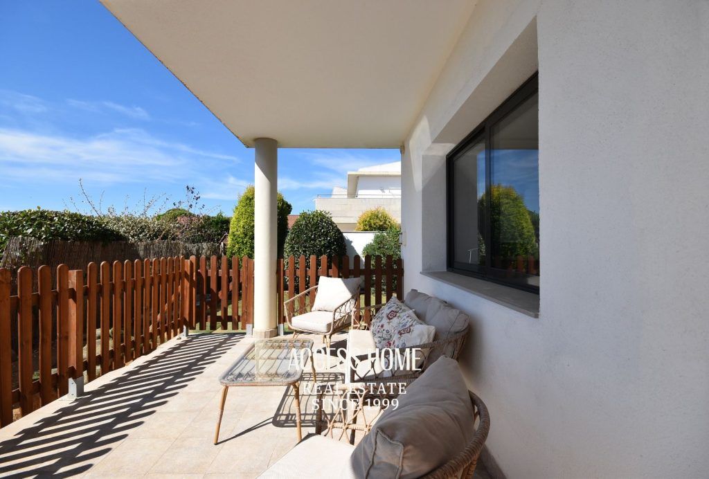 Casa a tres vientos en venta en Can Quirze, Mataró, con jardín y vistas al mar