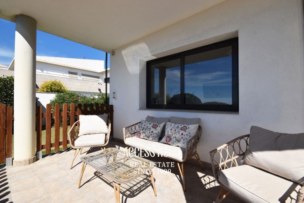 Casa a tres vientos en venta en Can Quirze, Mataró, con jardín y vistas al mar