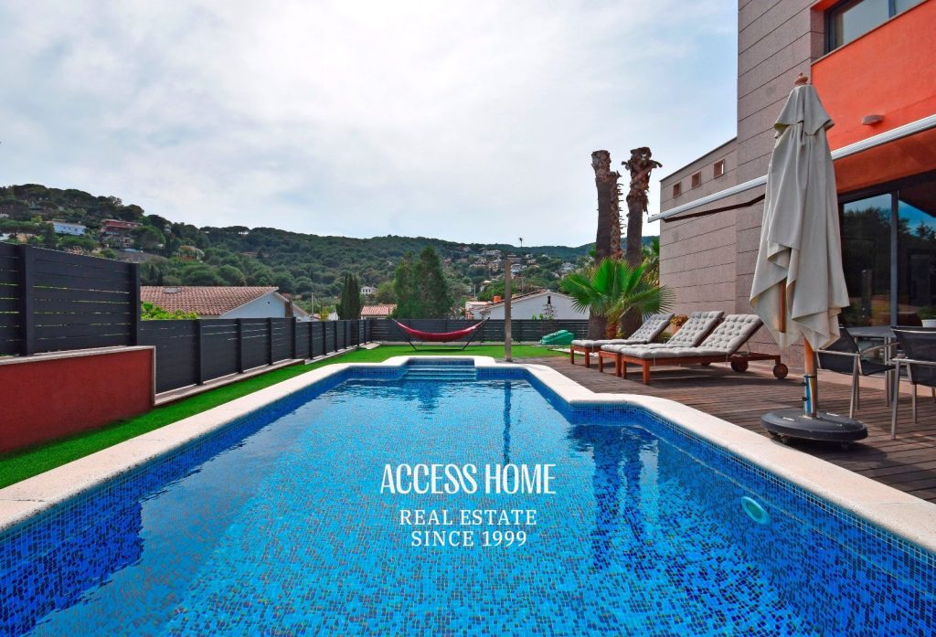 Casa en venta en Cabrils con piscina privada y apartamento independiente