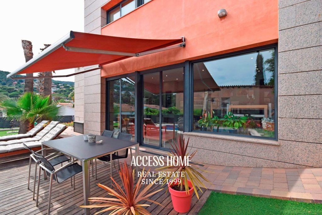 Casa en venta en Cabrils con piscina privada y apartamento independiente