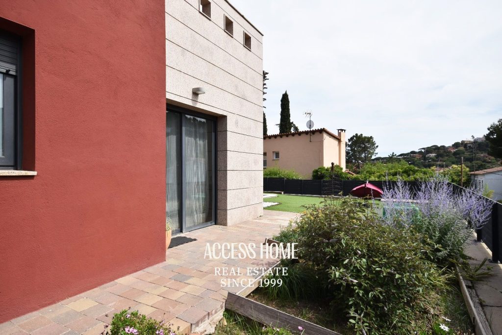 Casa en venta en Cabrils con piscina privada y apartamento independiente