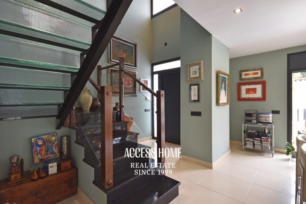 Casa en venta en Cabrils con piscina privada y apartamento independiente