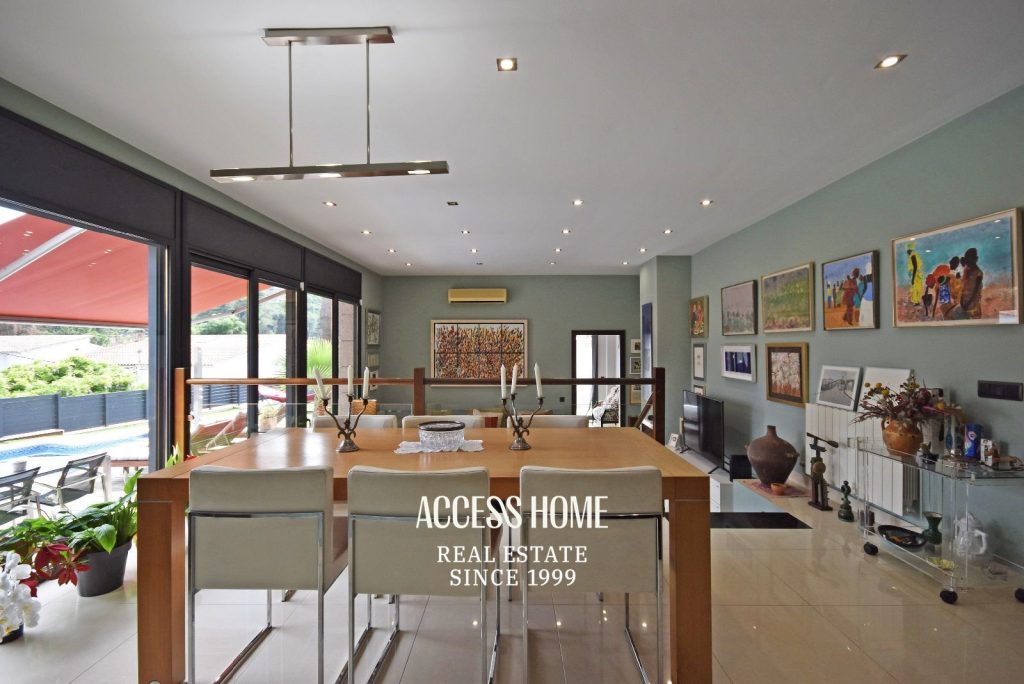 Casa en venta en Cabrils con piscina privada y apartamento independiente