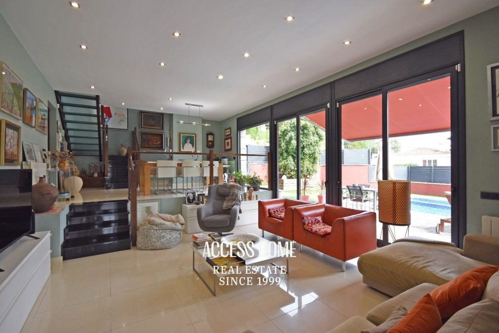 Casa en venta en Cabrils con piscina privada y apartamento independiente