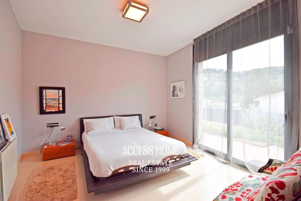 Casa en venta en Cabrils con piscina privada y apartamento independiente
