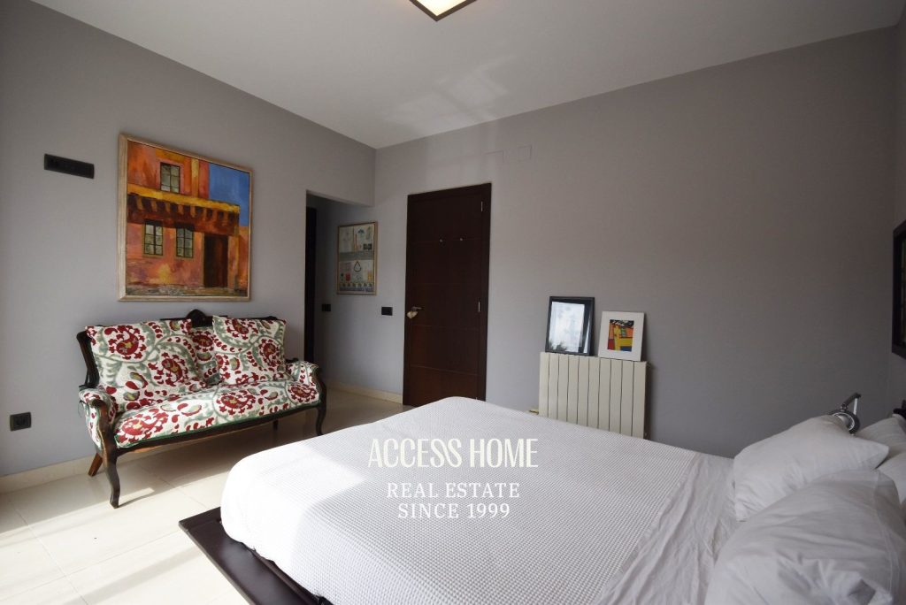 Casa en venta en Cabrils con piscina privada y apartamento independiente