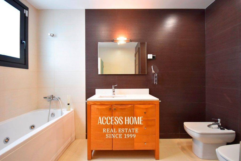 Casa en venta en Cabrils con piscina privada y apartamento independiente