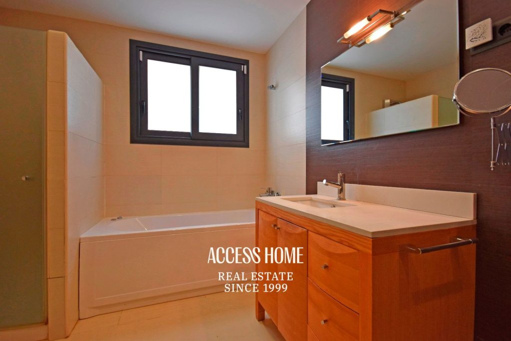 Casa en venta en Cabrils con piscina privada y apartamento independiente