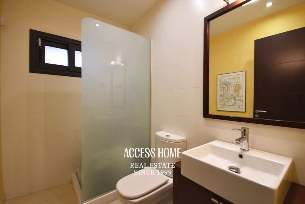 Casa en venta en Cabrils con piscina privada y apartamento independiente