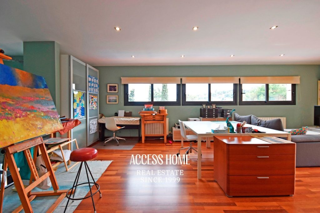 Casa en venta en Cabrils con piscina privada y apartamento independiente