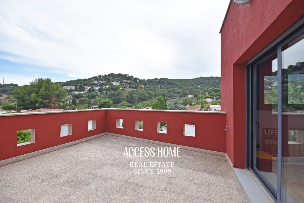 Casa en venta en Cabrils con piscina privada y apartamento independiente