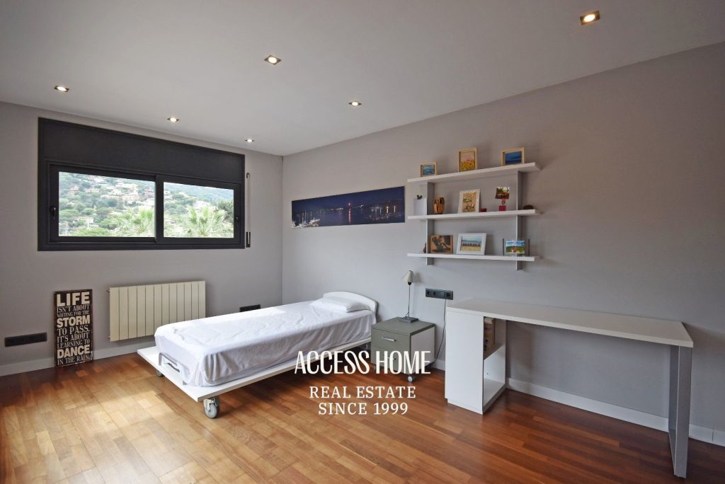 Casa en venta en Cabrils con piscina privada y apartamento independiente