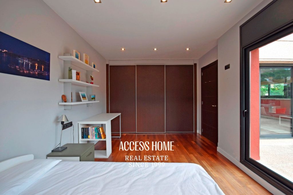 Casa en venta en Cabrils con piscina privada y apartamento independiente