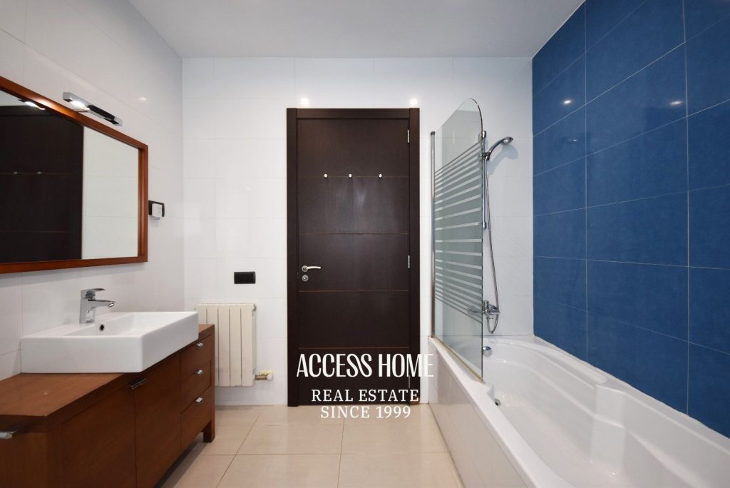Casa en venta en Cabrils con piscina privada y apartamento independiente