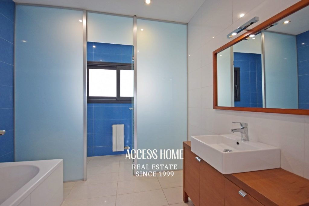 Casa en venta en Cabrils con piscina privada y apartamento independiente