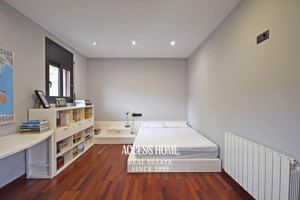 Casa en venta en Cabrils con piscina privada y apartamento independiente