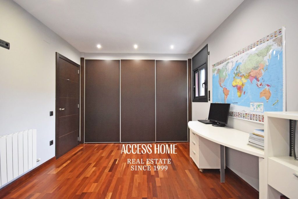 Casa en venta en Cabrils con piscina privada y apartamento independiente