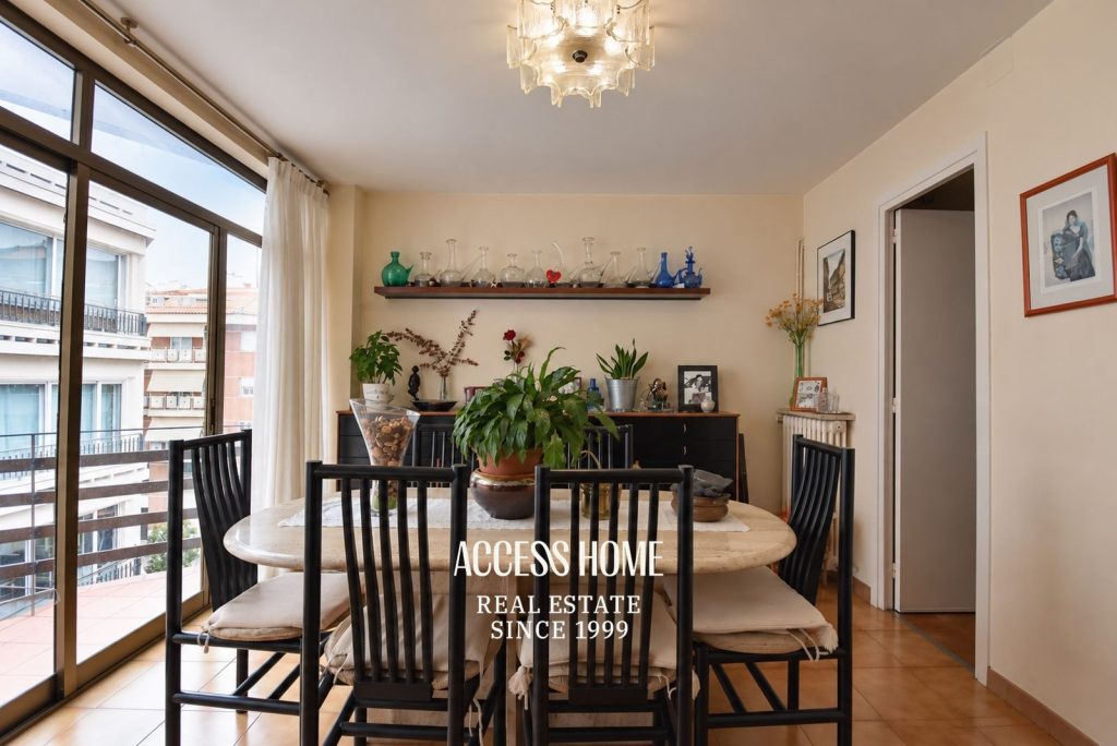 Piso  en venta de 120 m² útiles con 4 habitaciones, balcón, parking y trastero en Barcelona