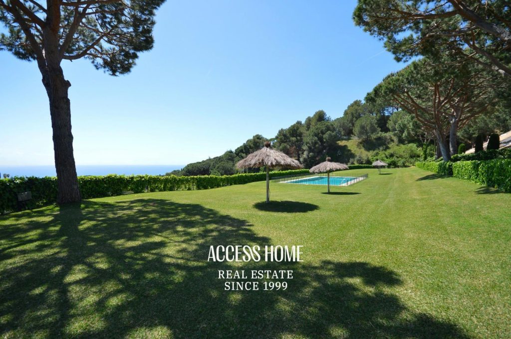 Casa en alquiler en la Urbanización Supermaresme con piscina comunitaria y vistas al mar