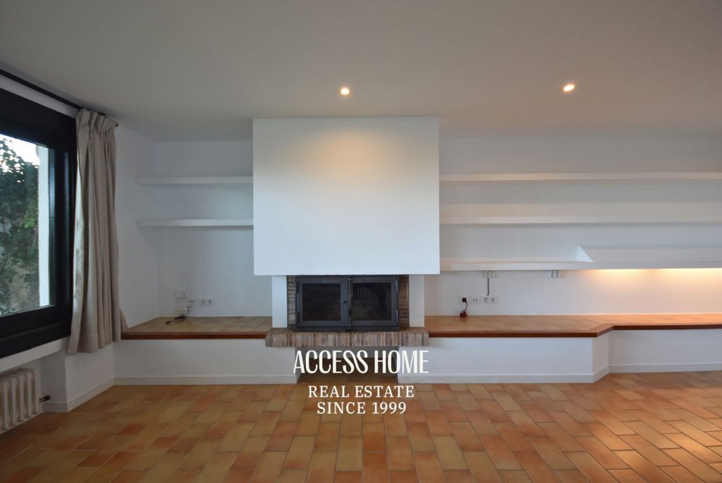 Casa en alquiler en la Urbanización Supermaresme con piscina comunitaria y vistas al mar