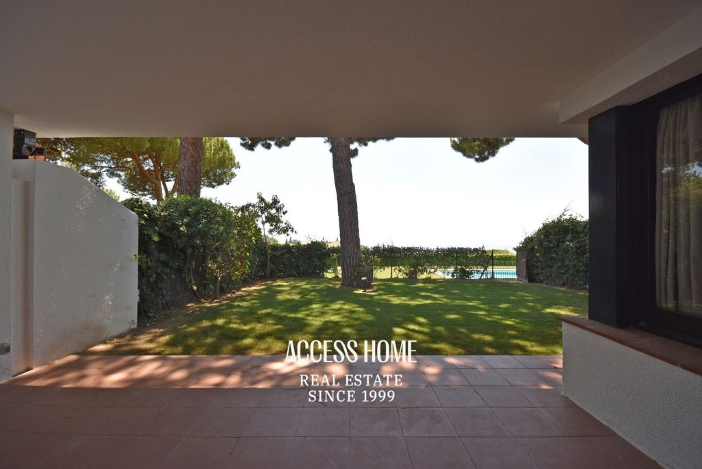 Casa en alquiler en la Urbanización Supermaresme con piscina comunitaria y vistas al mar