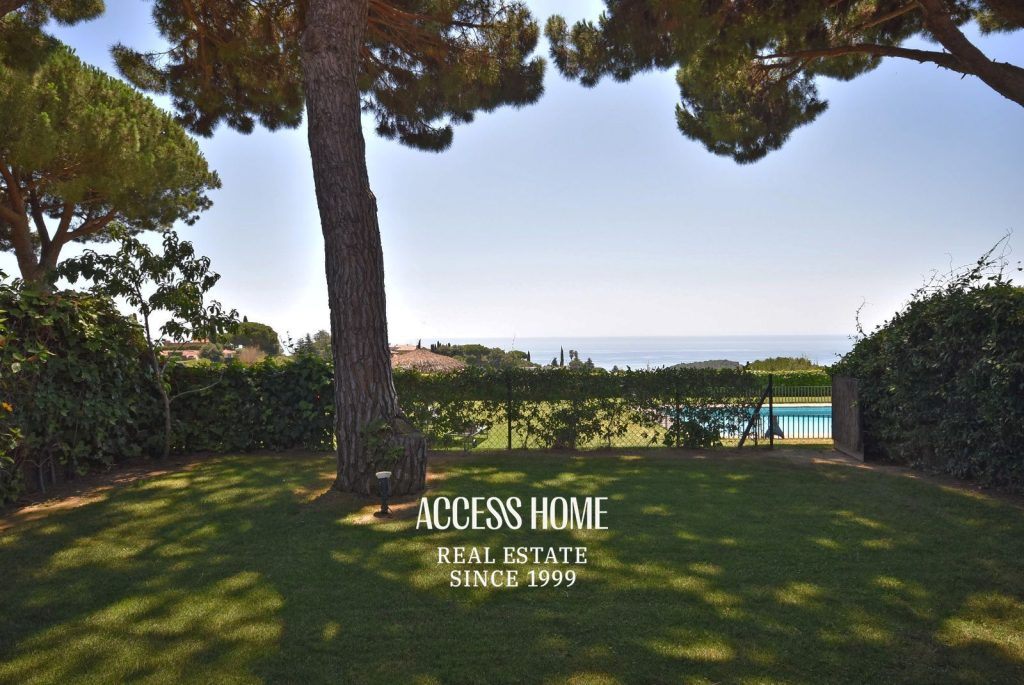 Casa en alquiler en la Urbanización Supermaresme con piscina comunitaria y vistas al mar