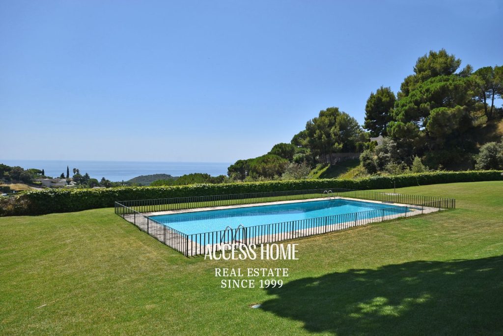 Casa en alquiler en la Urbanización Supermaresme con piscina comunitaria y vistas al mar