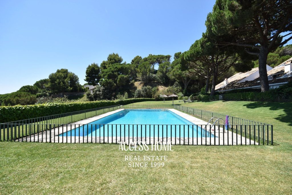 Casa en alquiler en la Urbanización Supermaresme con piscina comunitaria y vistas al mar