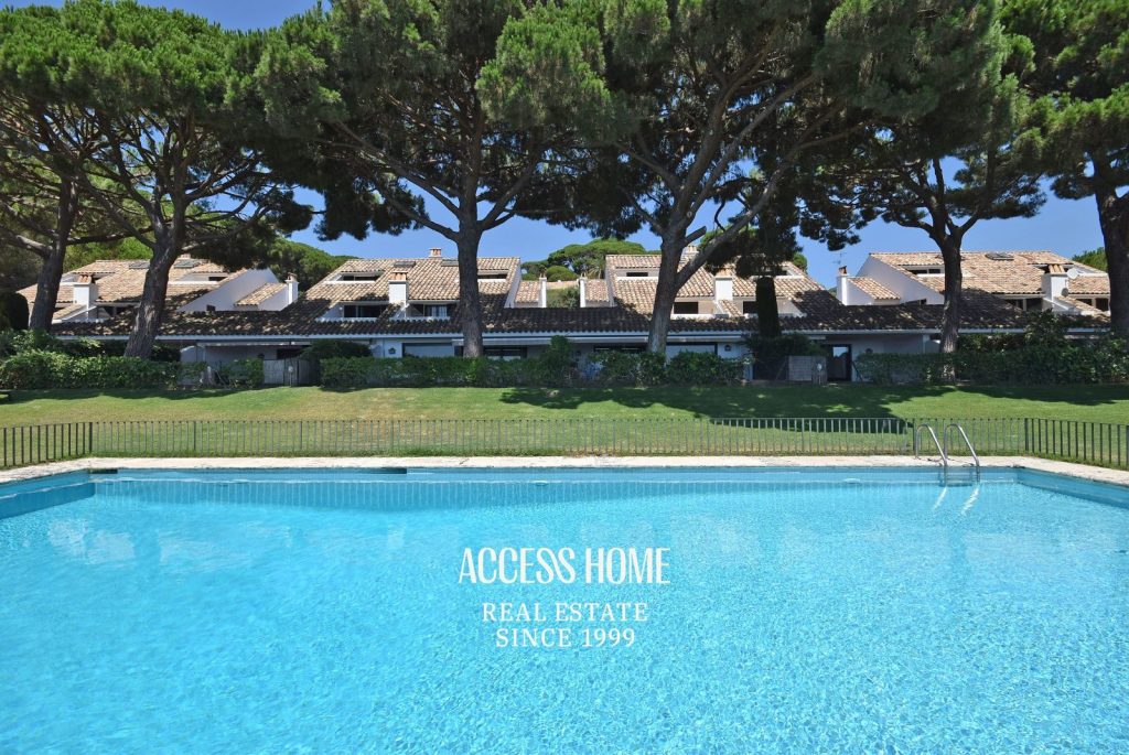 Casa en alquiler en la Urbanización Supermaresme con piscina comunitaria y vistas al mar