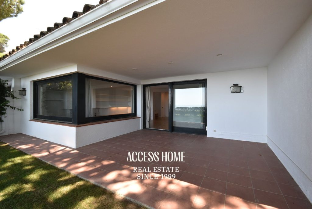 Casa en alquiler en la Urbanización Supermaresme con piscina comunitaria y vistas al mar