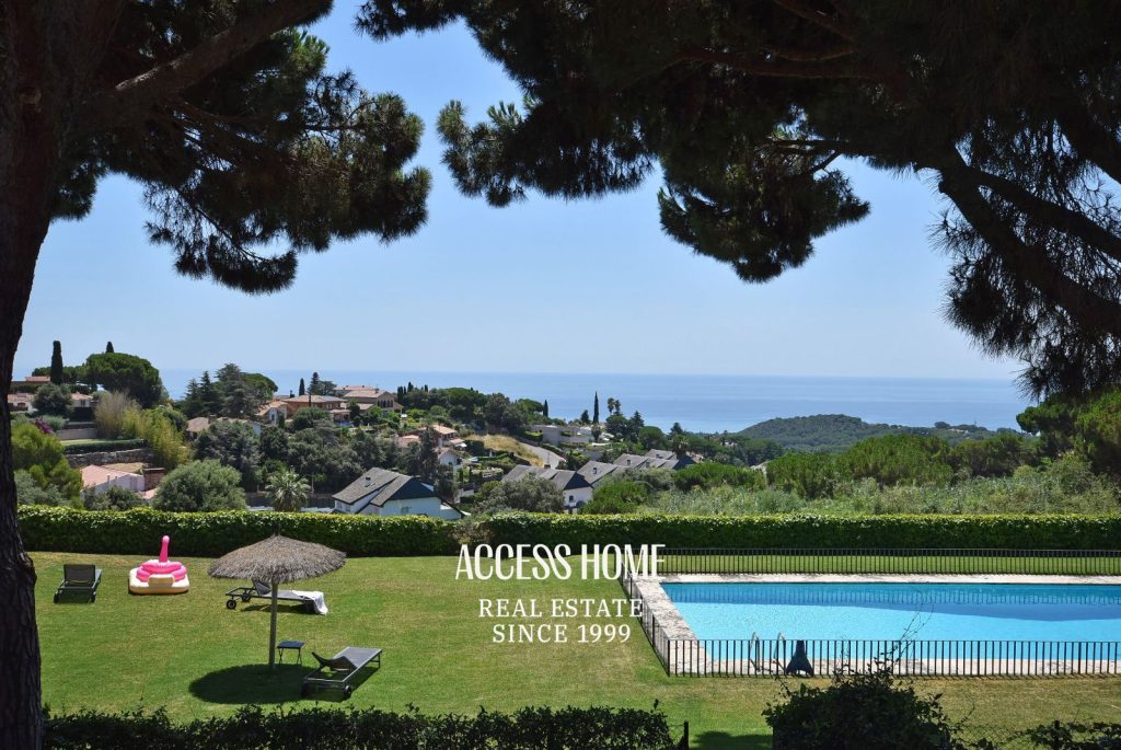 Casa en alquiler en la Urbanización Supermaresme con piscina comunitaria y vistas al mar