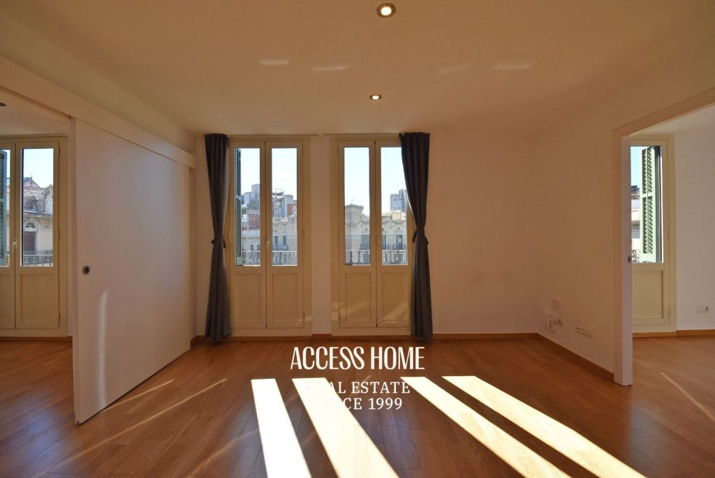 Piso  en venta con balcón y terraza privativa junto a Passeig de Gràcia