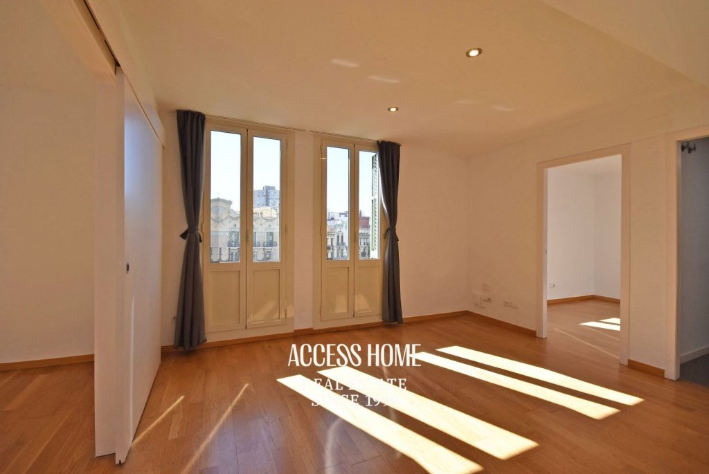Piso  en venta con balcón y terraza privativa junto a Passeig de Gràcia