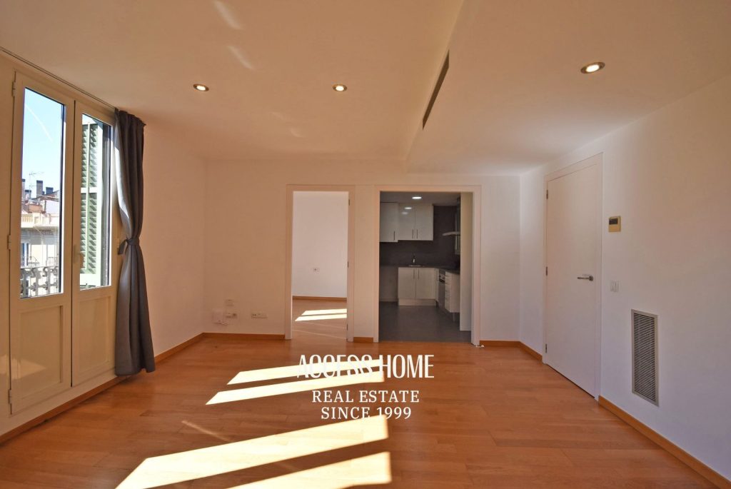 Piso  en venta con balcón y terraza privativa junto a Passeig de Gràcia