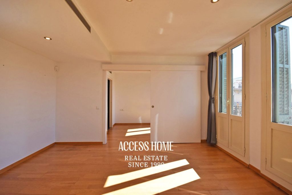 Piso  en venta con balcón y terraza privativa junto a Passeig de Gràcia
