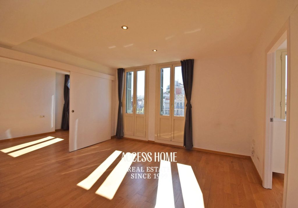Piso  en venta con balcón y terraza privativa junto a Passeig de Gràcia