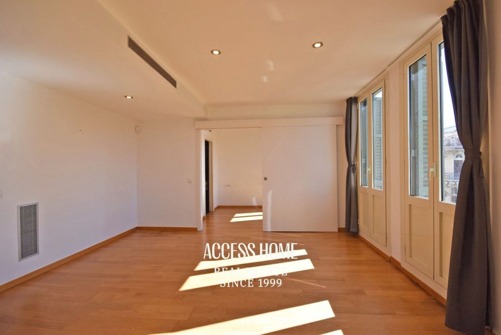 Piso  en venta con balcón y terraza privativa junto a Passeig de Gràcia