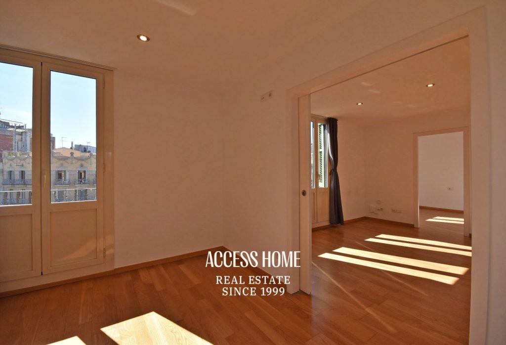 Piso  en venta con balcón y terraza privativa junto a Passeig de Gràcia