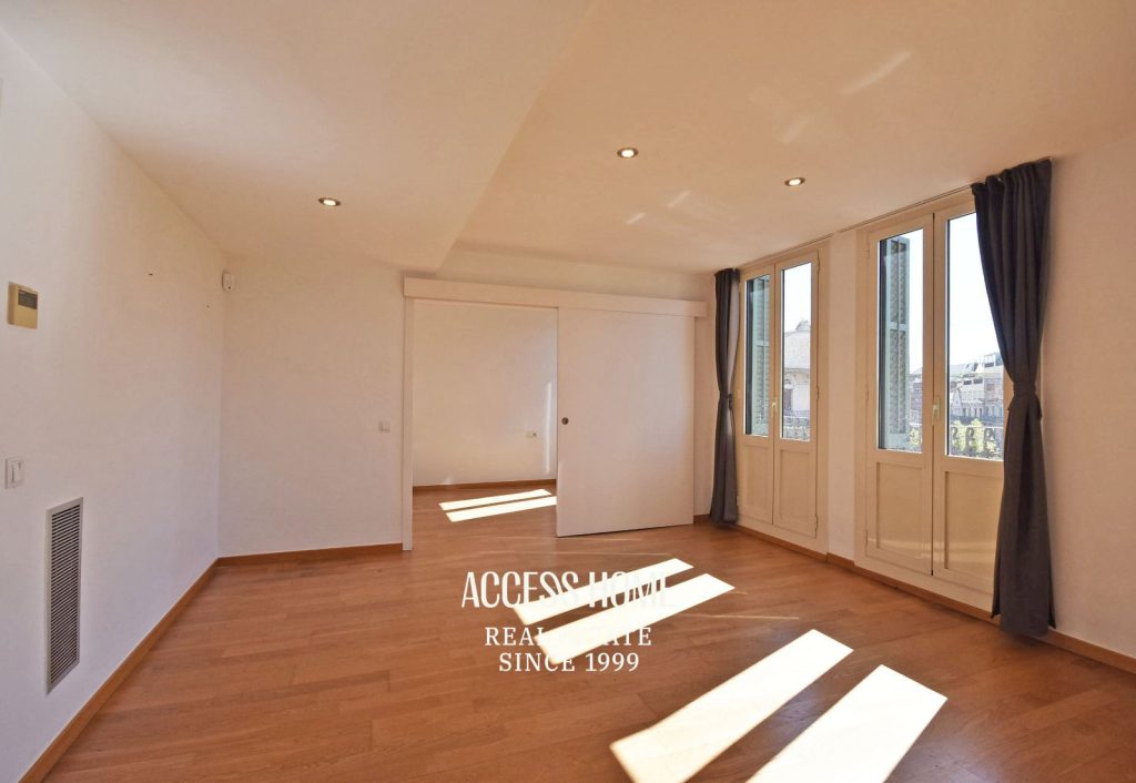 Piso  en venta con balcón y terraza privativa junto a Passeig de Gràcia