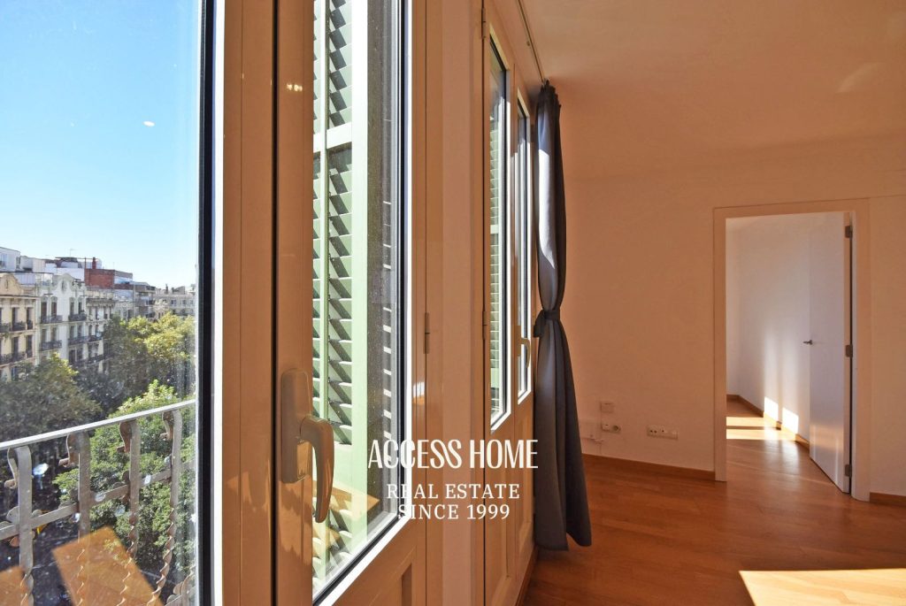 Piso  en venta con balcón y terraza privativa junto a Passeig de Gràcia