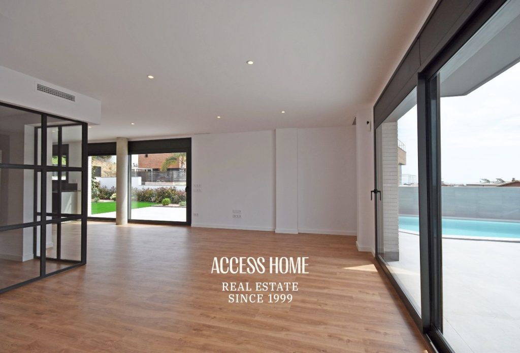 Casa pareada de diseño contemporáneo en alquiler en Tiana con jardín y piscina privada