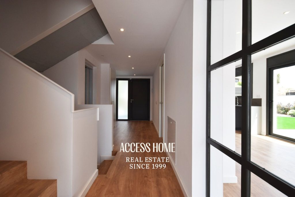 Casa pareada de diseño contemporáneo en alquiler en Tiana con jardín y piscina privada