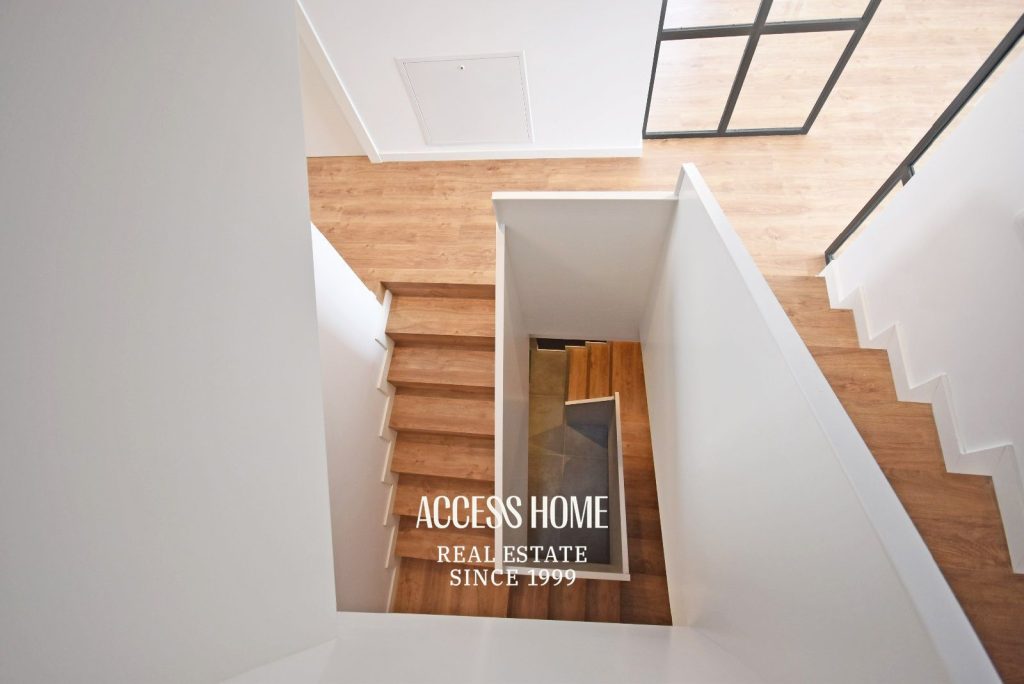 Casa pareada de diseño contemporáneo en alquiler en Tiana con jardín y piscina privada