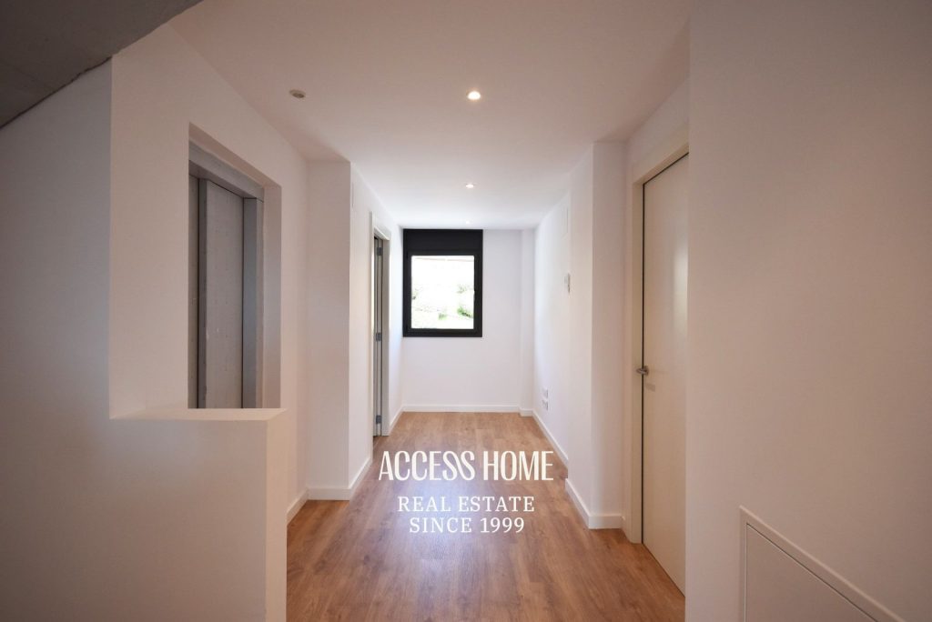 Casa pareada de diseño contemporáneo en alquiler en Tiana con jardín y piscina privada