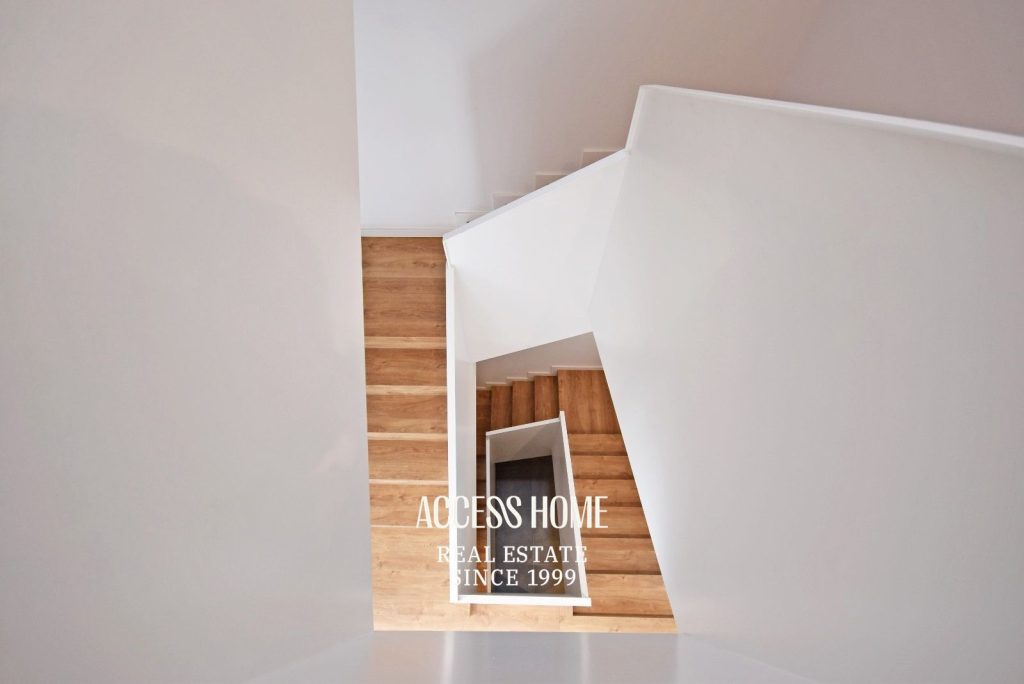 Casa pareada de diseño contemporáneo en alquiler en Tiana con jardín y piscina privada