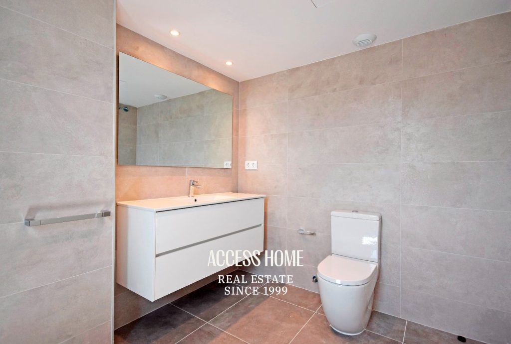 Casa pareada de diseño contemporáneo en alquiler en Tiana con jardín y piscina privada