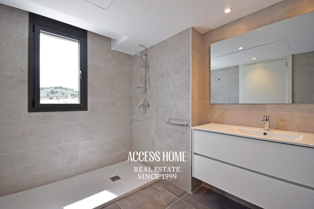 Casa pareada de diseño contemporáneo en alquiler en Tiana con jardín y piscina privada
