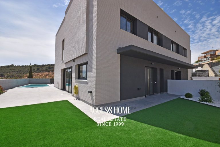 Casa pareada de diseño contemporáneo en alquiler en Tiana con jardín y piscina privada