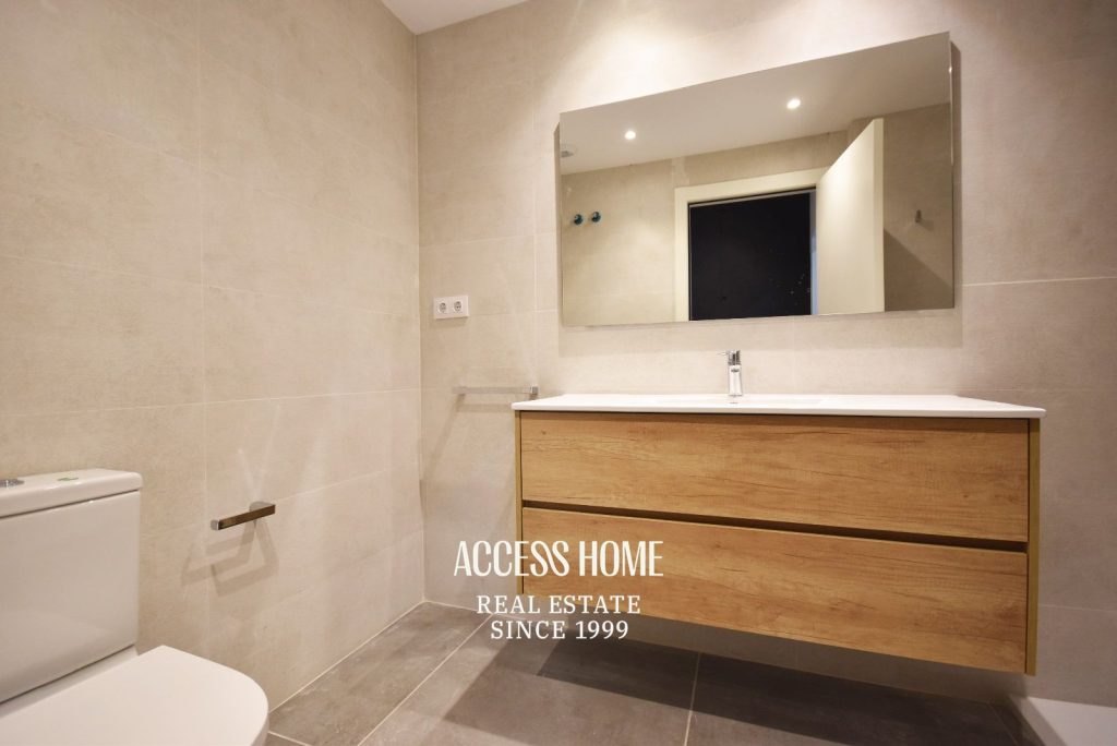 Casa pareada de diseño contemporáneo en alquiler en Tiana con jardín y piscina privada
