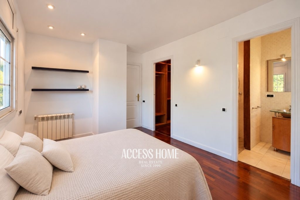 Magnífica casa con jardín y piscina privada en Cabrils